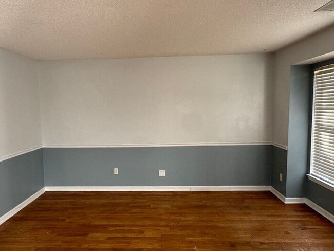 Building Photo - Northlake Mall Location!! Nice house with ...