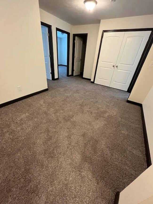 Building Photo - 147 Southpark Dr