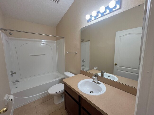 Building Photo - 6410 S Goldenrod Rd