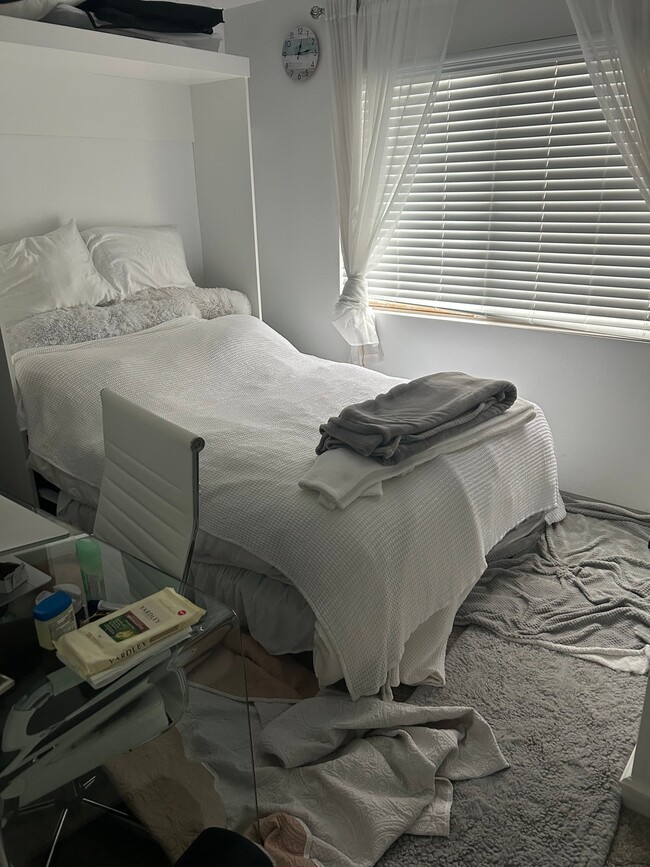 Building Photo - 241 E Rice Ranch Rd