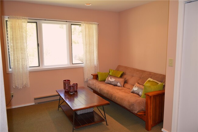 Building Photo - 132 Pines Dr