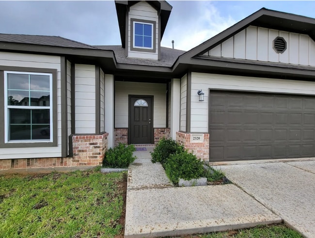 Building Photo - 2320 Cedar Pl Dr