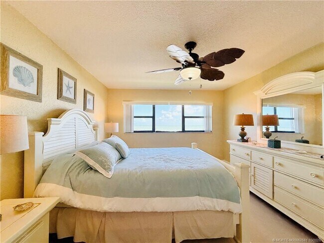 Building Photo - 7440 S Ocean Dr