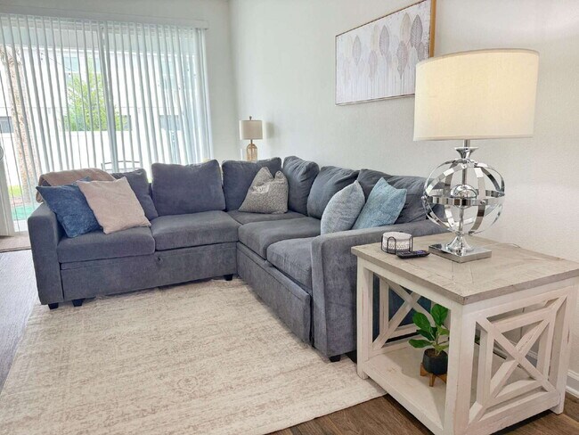 Building Photo - Furnished Townhome conveniently located!