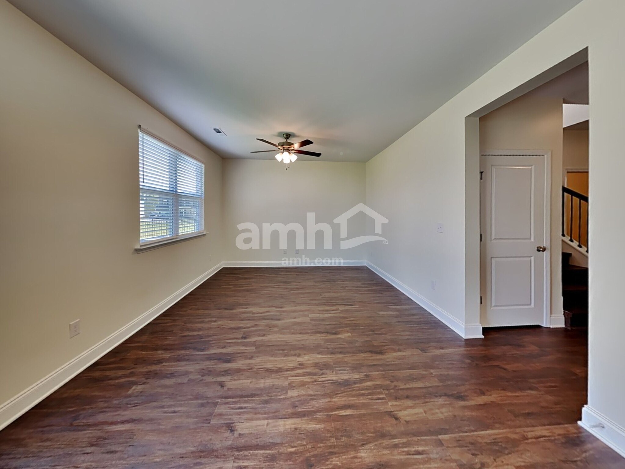 Building Photo - 5232 Valor Dr
