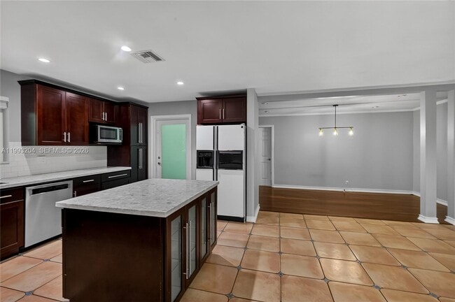 Building Photo - 6767 SW 154th St