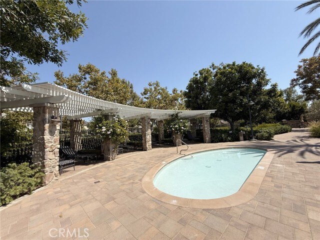 Building Photo - 424 Silk Tree