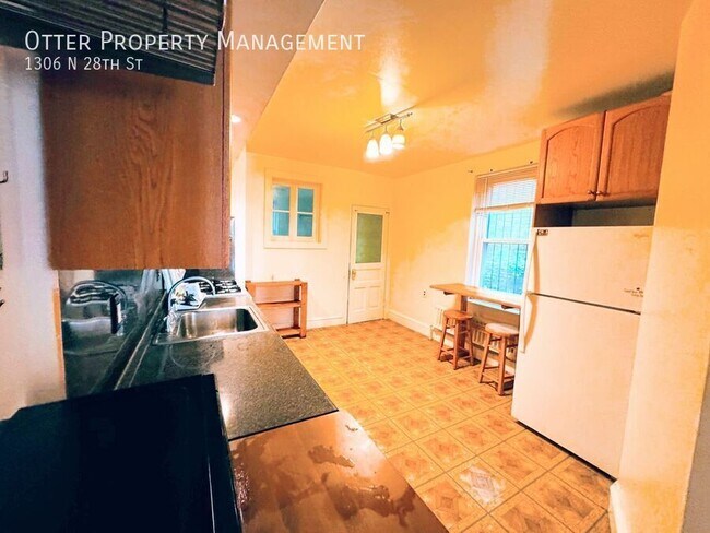 Building Photo - 1306 N 28th St
