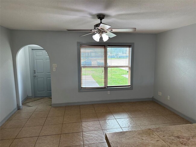 Building Photo - 2743 Maple Tree Rd