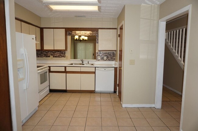 Building Photo - 3/2 Westside Townhome