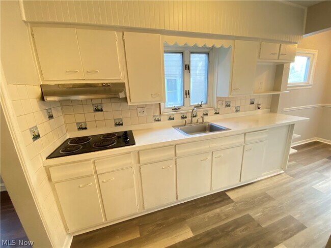 Building Photo - 1478 Sherbrook Rd