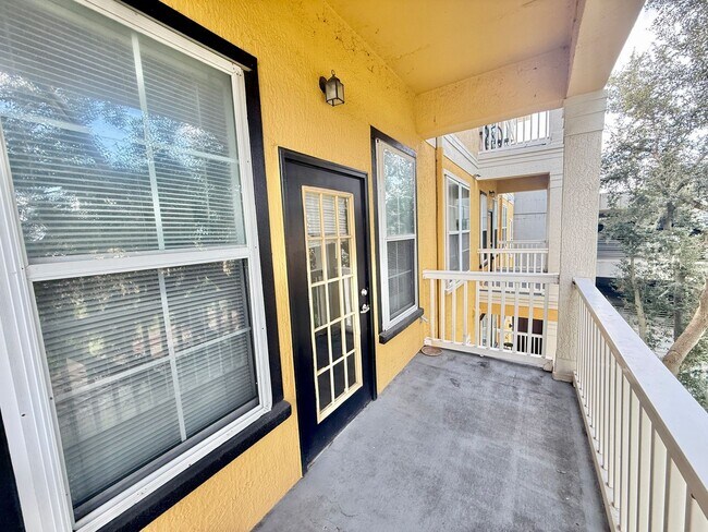 Building Photo - 860 N Orange Ave