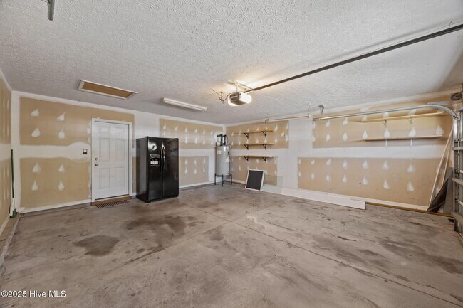 Building Photo - 335 Tall Pine Rd