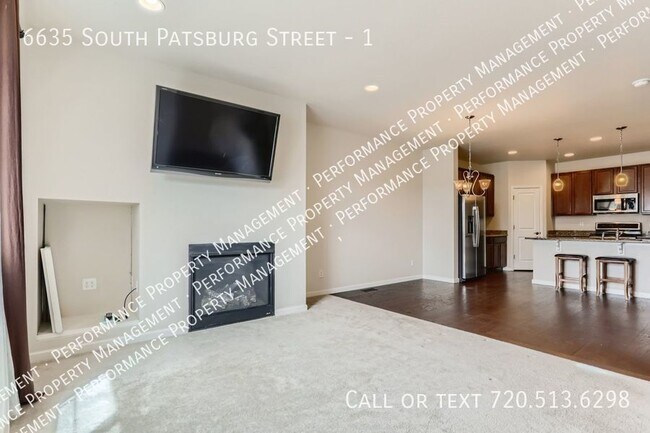 Building Photo - Beautiful Beacon Point Townhome