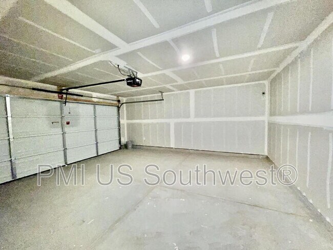 Building Photo - 2411 Village Dr