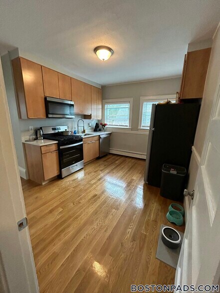 Building Photo - 55 Estes St