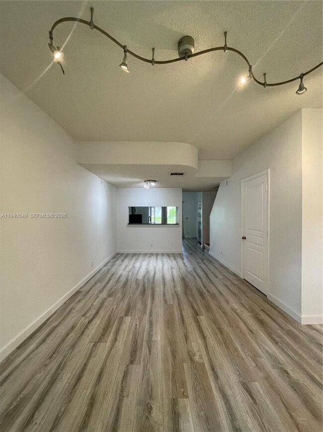 Building Photo - 207 Mallory Ct