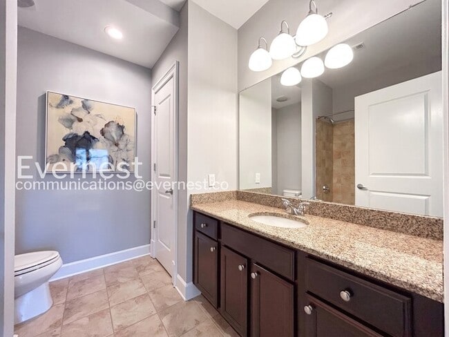 Building Photo - 3 Bed/2.5 Bath Condo with Modern Amenities / Available Now!