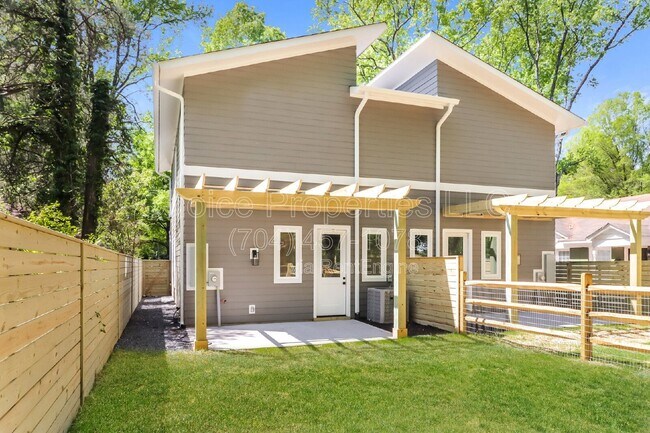 Building Photo - 422 Sylvania Ave