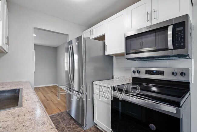 Building Photo - 3027 Rotunda Ct S