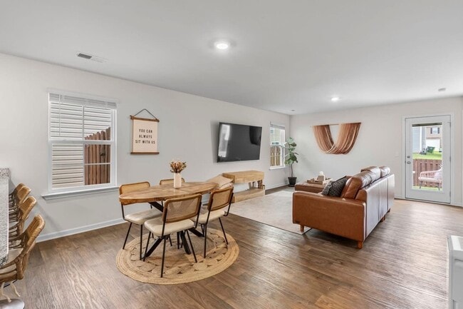 Building Photo - Wonderful Four Bedroom Home. Minutes Away ...