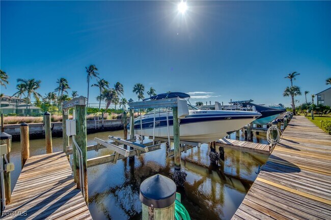 Building Photo - 16640 Bocilla Island Club Dr