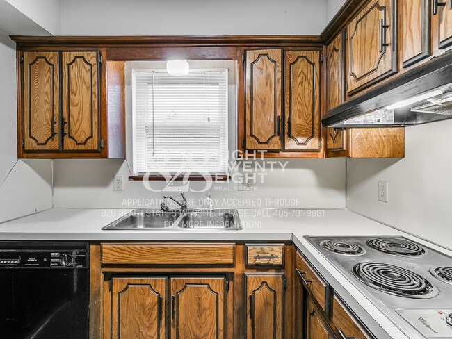 Building Photo - *COMING MAY 2026* Charming 3 Bed/1.5 Bath Single Family Home in West Norman