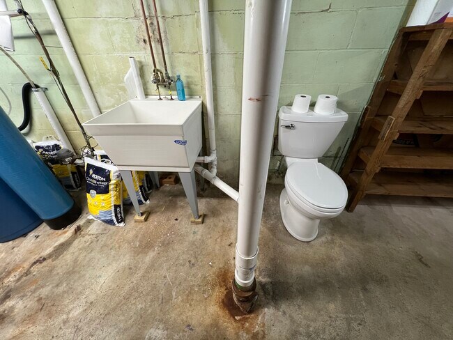 Building Photo - 114 10 1/4 St SE