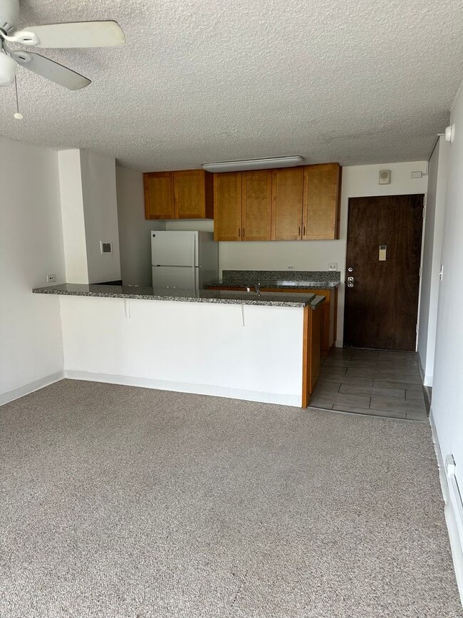 Building Photo - Discover Your Ideal Home in the Heart of T...