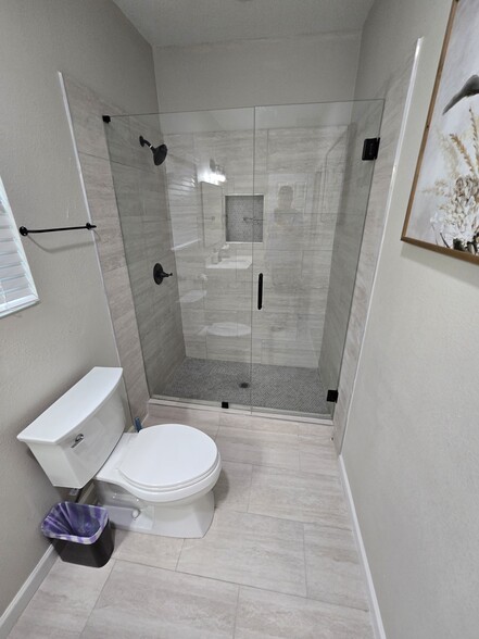 Building Photo - 1217 E Lamar St