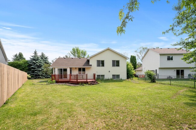 Building Photo - 852 Sunrise Dr