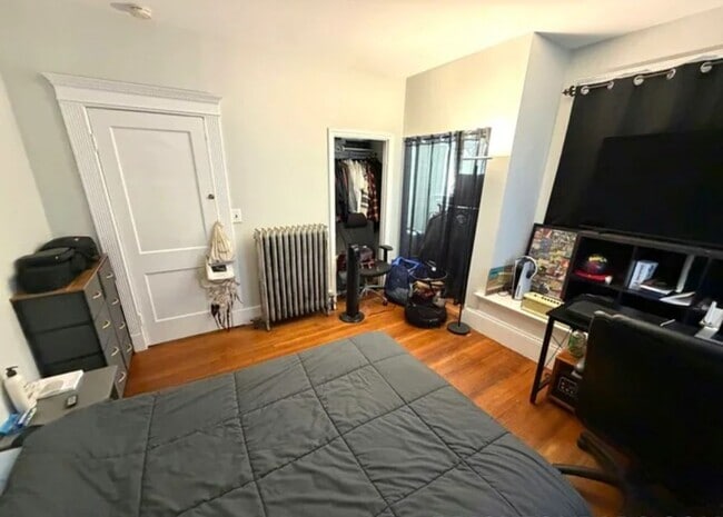 Building Photo - Amazing Value! Brighton 3-bed/1-bath; Great Location on the B and D Lines