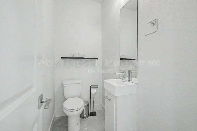 Building Photo - 2708 W 25th Ave