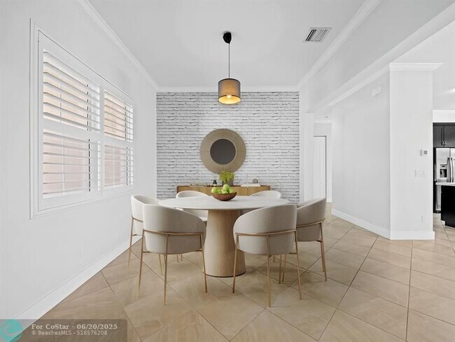Building Photo - 6412 SW 55th Pl