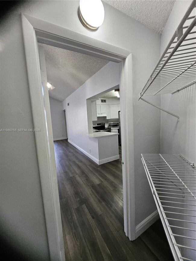 Building Photo - 216 Lake Pointe Dr