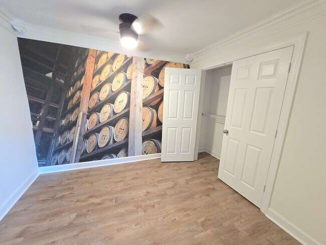 Building Photo - Charming Elevated 1-Bedroom Home Near River Road with Den