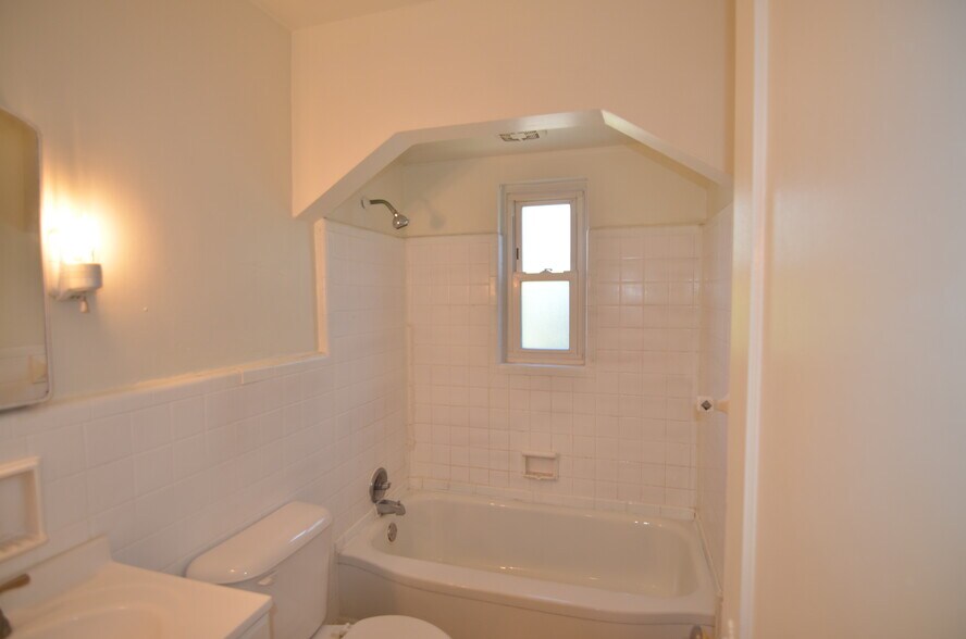 Building Photo - 3029 Auten Ave