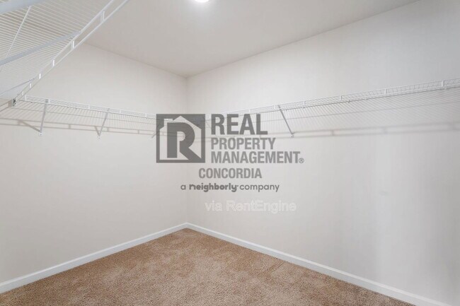 Building Photo - 317 Sportsman Dr