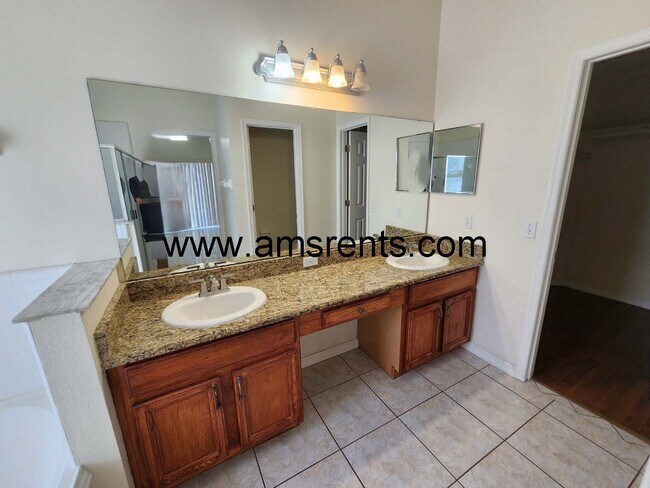 Building Photo - Pool House in Remington Pointe
