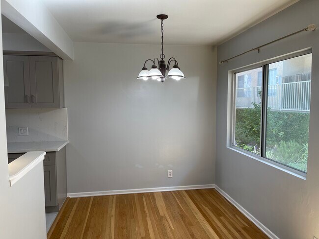 Building Photo - 848 9th St