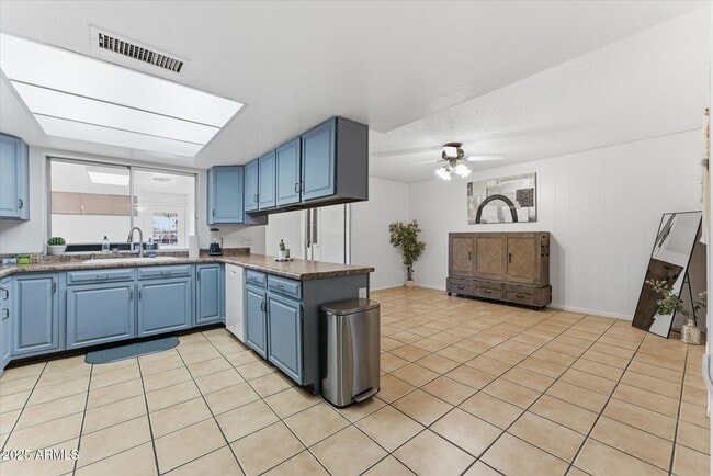 Building Photo - 516 N Hobson Plaza