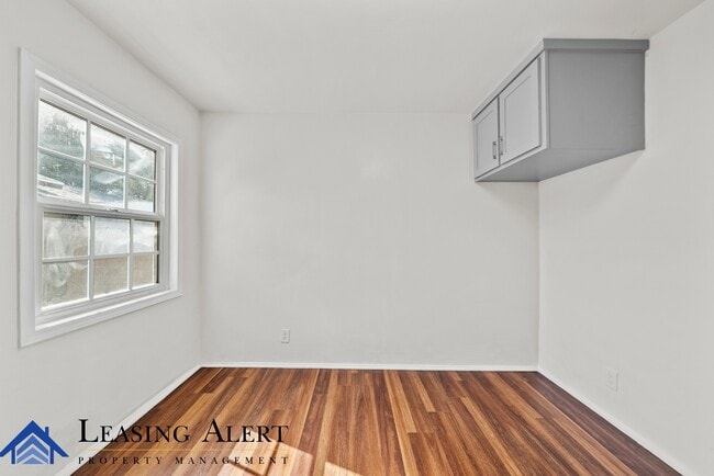 Building Photo - 700 S Kalisher St