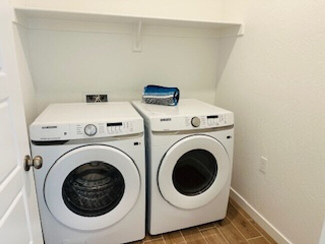 Building Photo - $500 Move In Bonus $2,695 Heritage Grove 3 Bed+Loft Home, Solar, Clovis & Shepherd - Plum Tree Ave.