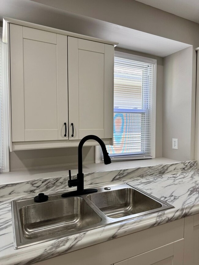 Building Photo - Charming & Fully Remodeled 2-Bed Gem – You...