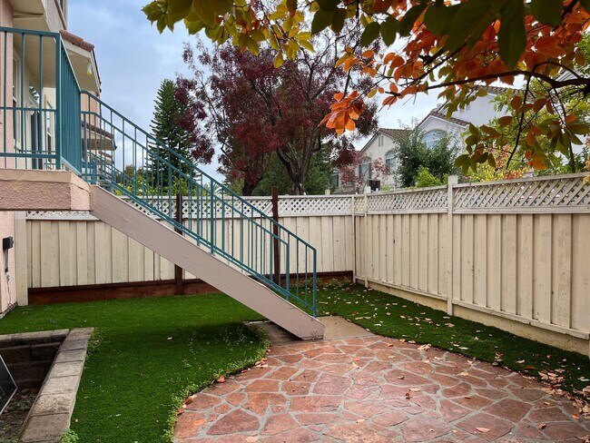 Building Photo - Remodeled Townhome in the Heart of Cupertino!