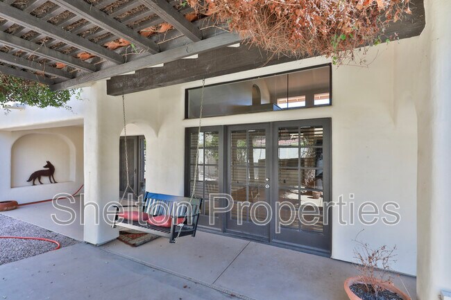 Building Photo - 2708 E Leonora St