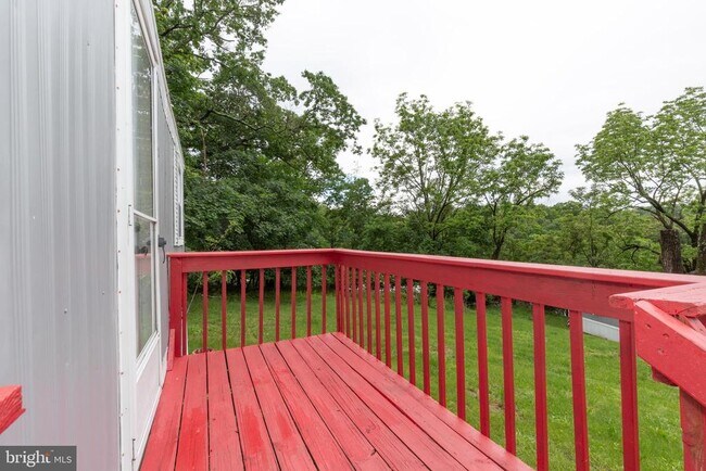 Building Photo - 30 Laurel Hill Ln