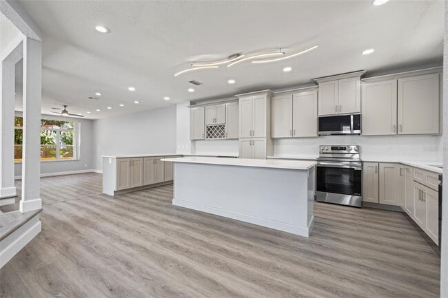 Building Photo - 487 Pinellas Bayway S