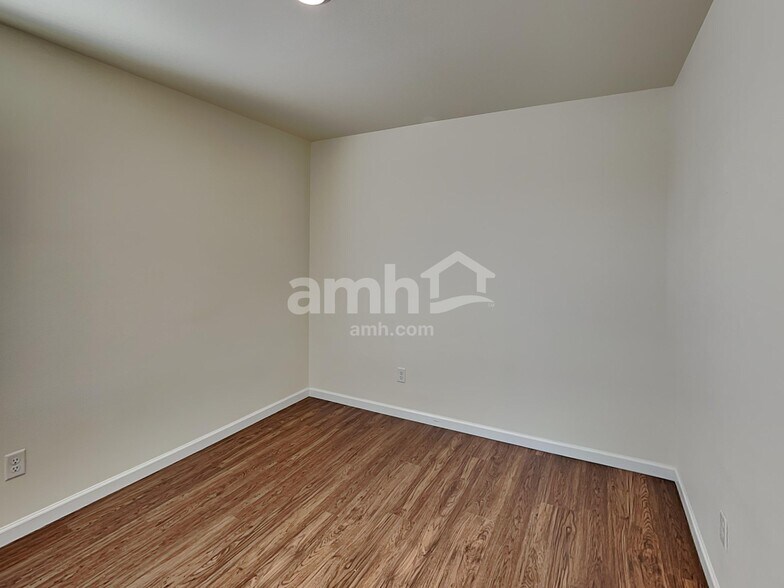 Building Photo - 2323 NW Matteo Dr