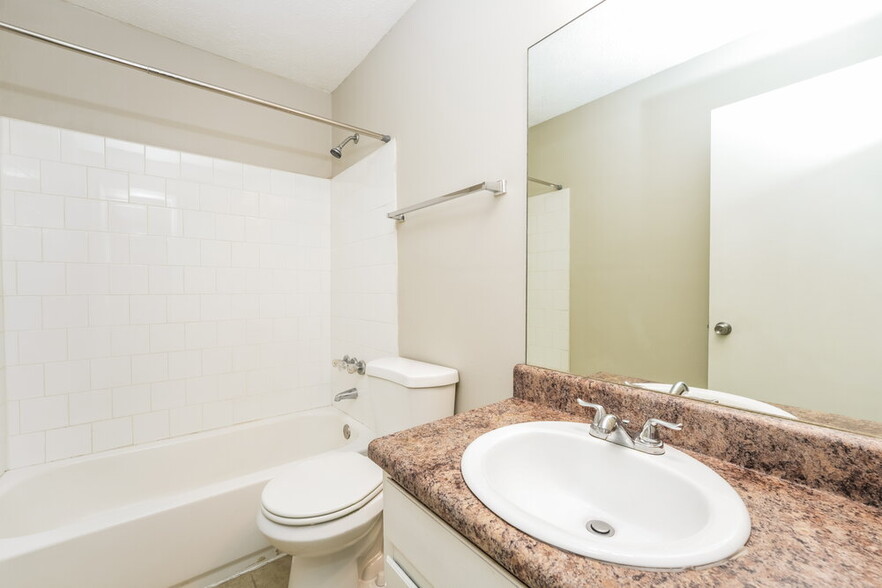 Building Photo - 2098 Drake Ct